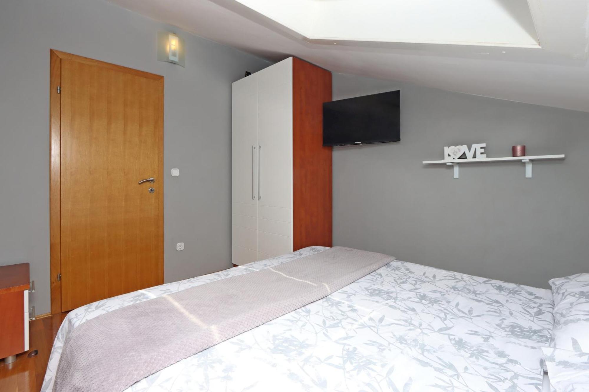 Seaside Apartments With A Swimming Pool Pag - 6412 Pag Town Room photo