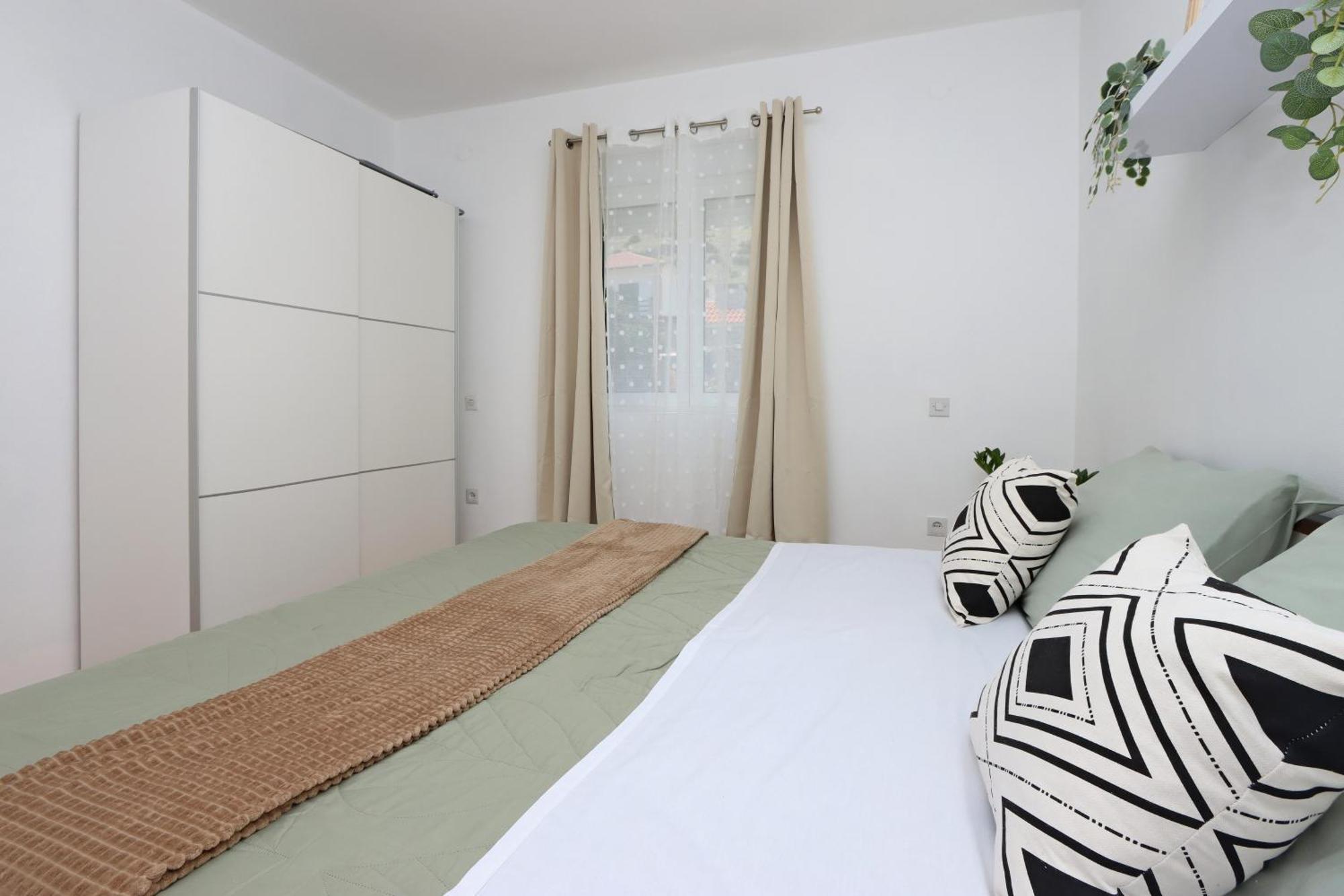 Seaside Apartments With A Swimming Pool Pag - 6412 Pag Town Room photo
